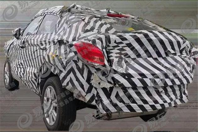 長安CS85測試車諜照曝光 定位跨界轎跑SUV